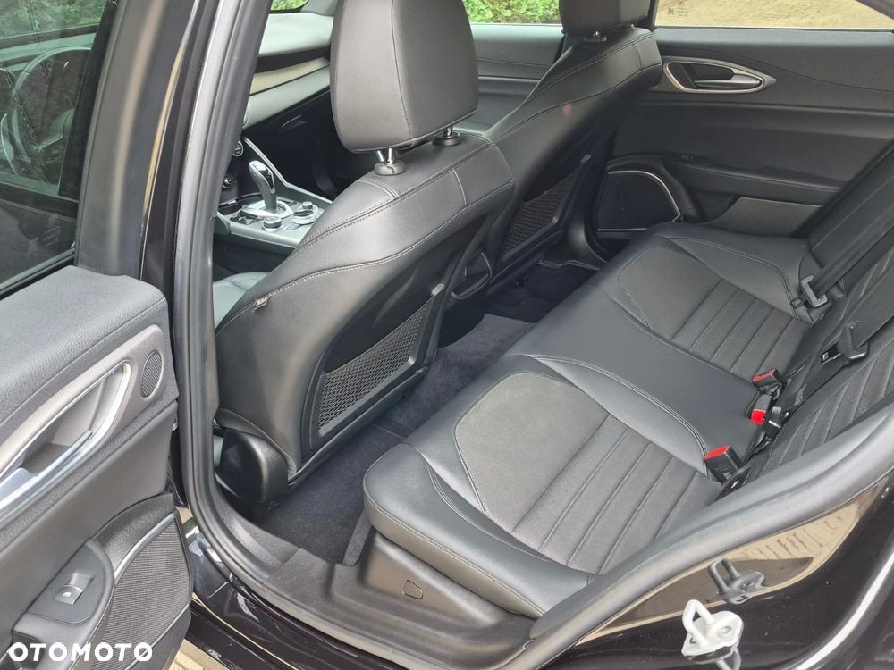 Alfa Romeo Giulia 2.2 D Turbo Sprint - 13