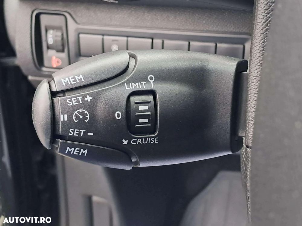 Peugeot 308 1.2 L PureTech Turbo S&S EAT8 Active Pack - 19