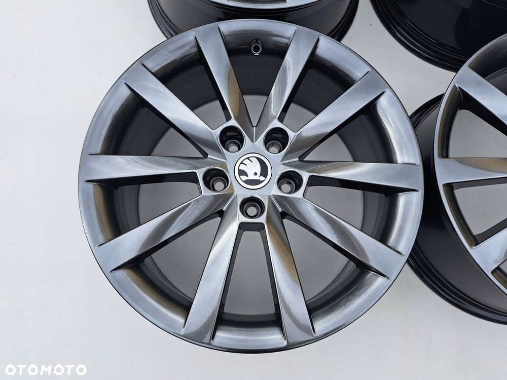 ORYG. SKODA 5E0 OCTAVIA 18 SHADOW CHROME - 1