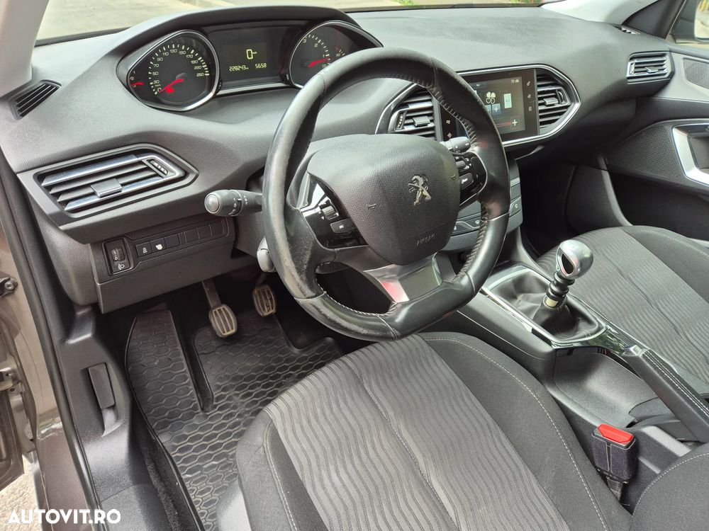 Peugeot 308 1.6 e-HDI FAP STT Allure - 11