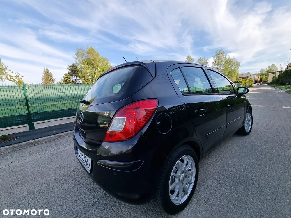 Opel Corsa 1.4 16V Cosmo - 12