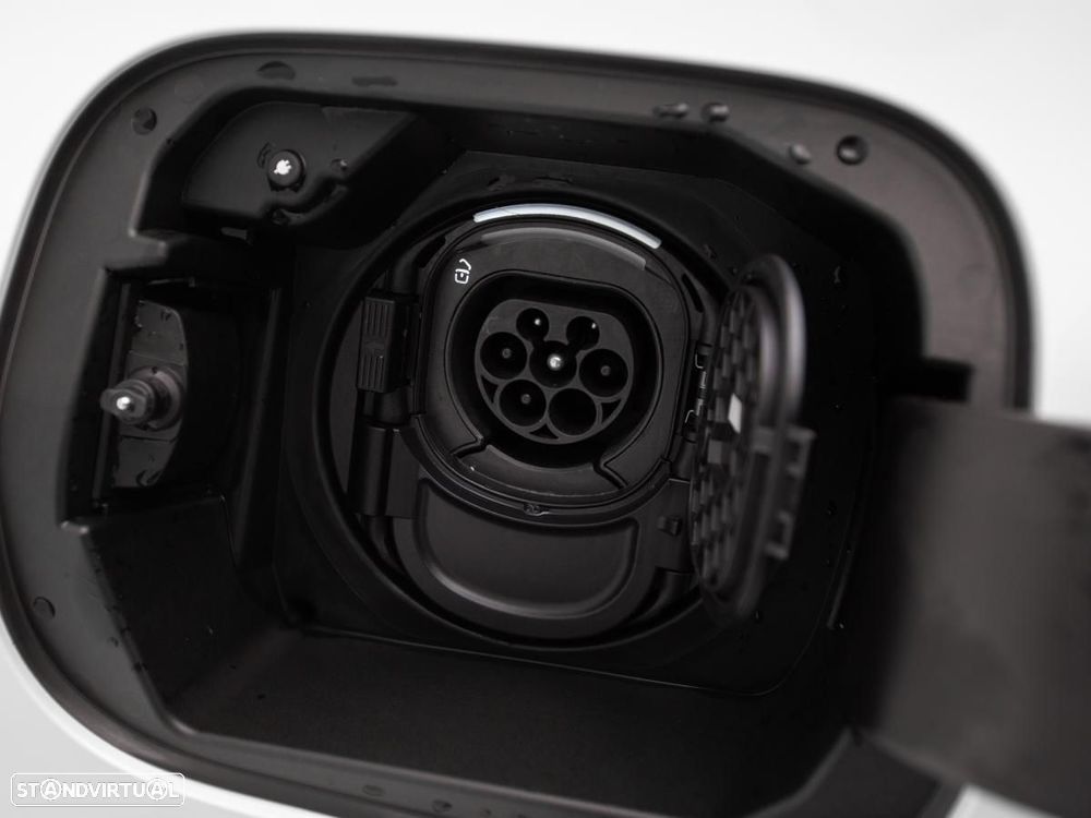 Mercedes-Benz CLA 250 e Shooting Brake AMG Line - 13