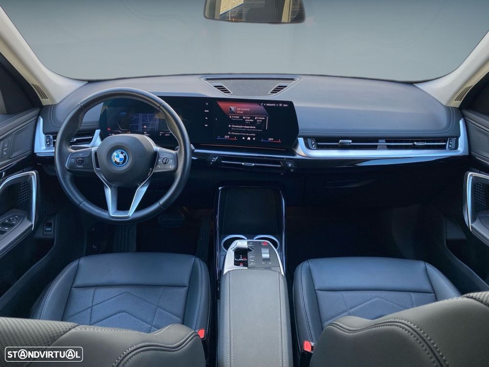 BMW iX1 eDrive20 xLine - 4