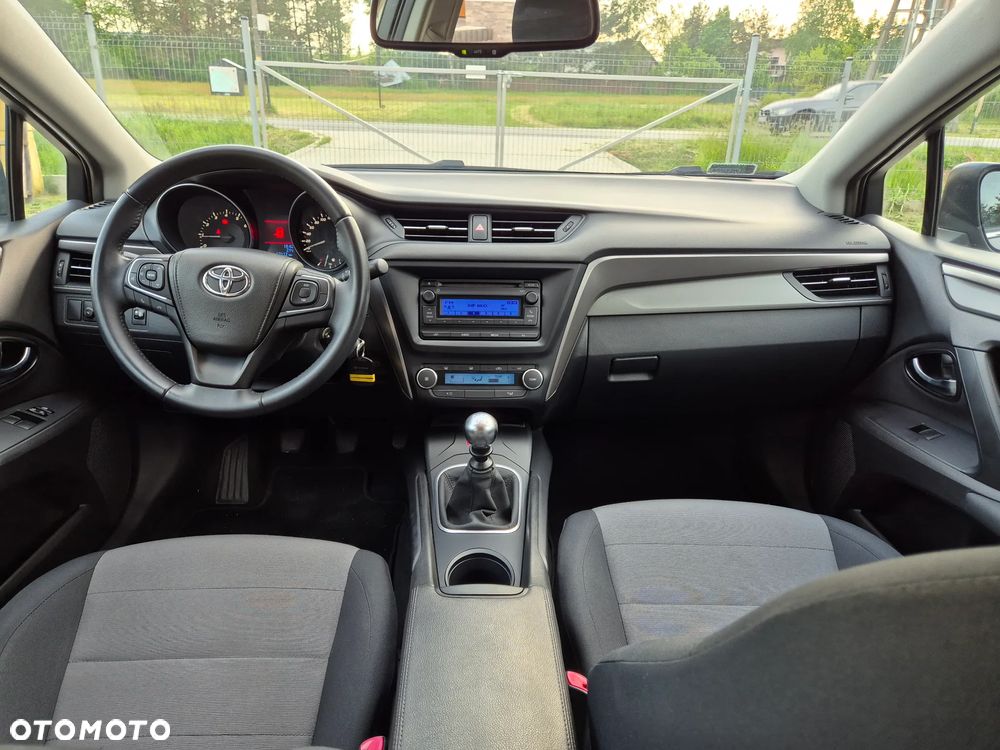 Toyota Avensis 1.6 Active - 31