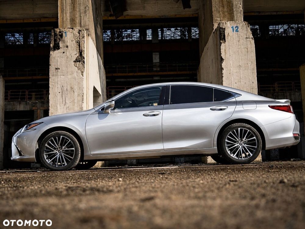 Lexus ES 300h Business Edition - 10
