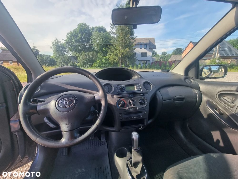 Toyota Yaris 1.4 D-4D Base - 18