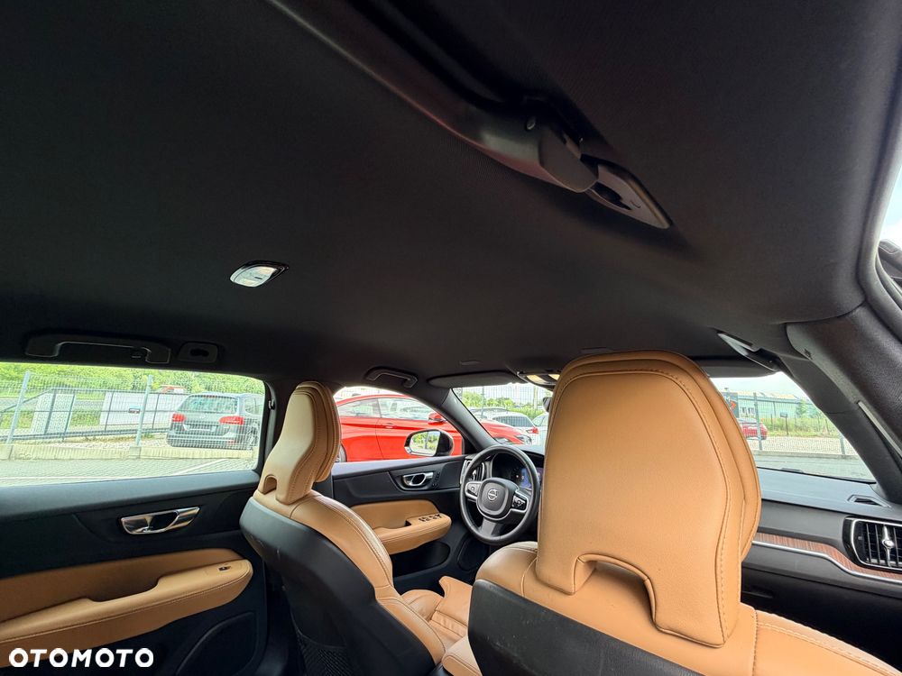 Volvo V60 B3 B Plus Dark - 27