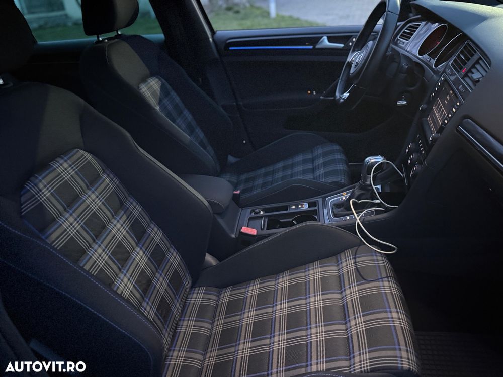 Volkswagen Golf - 30