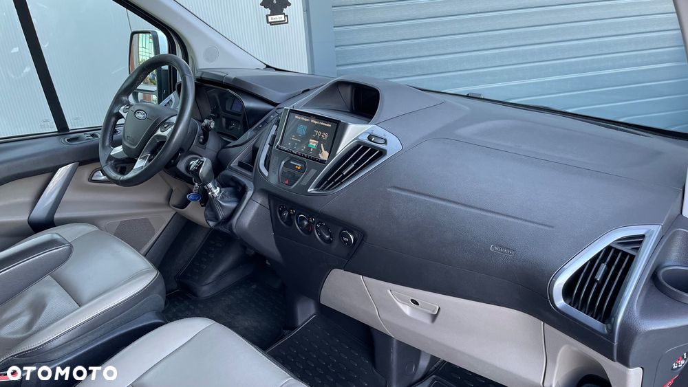 Ford Tourneo Custom - 22
