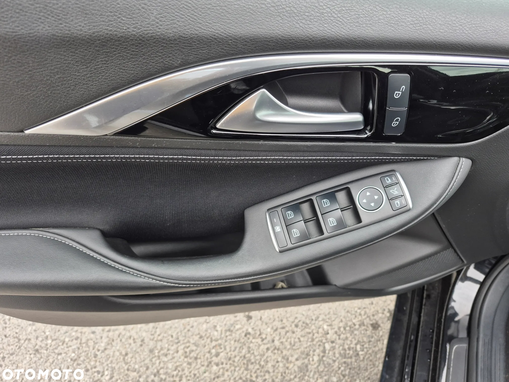Infiniti Q30 1.6t - 16