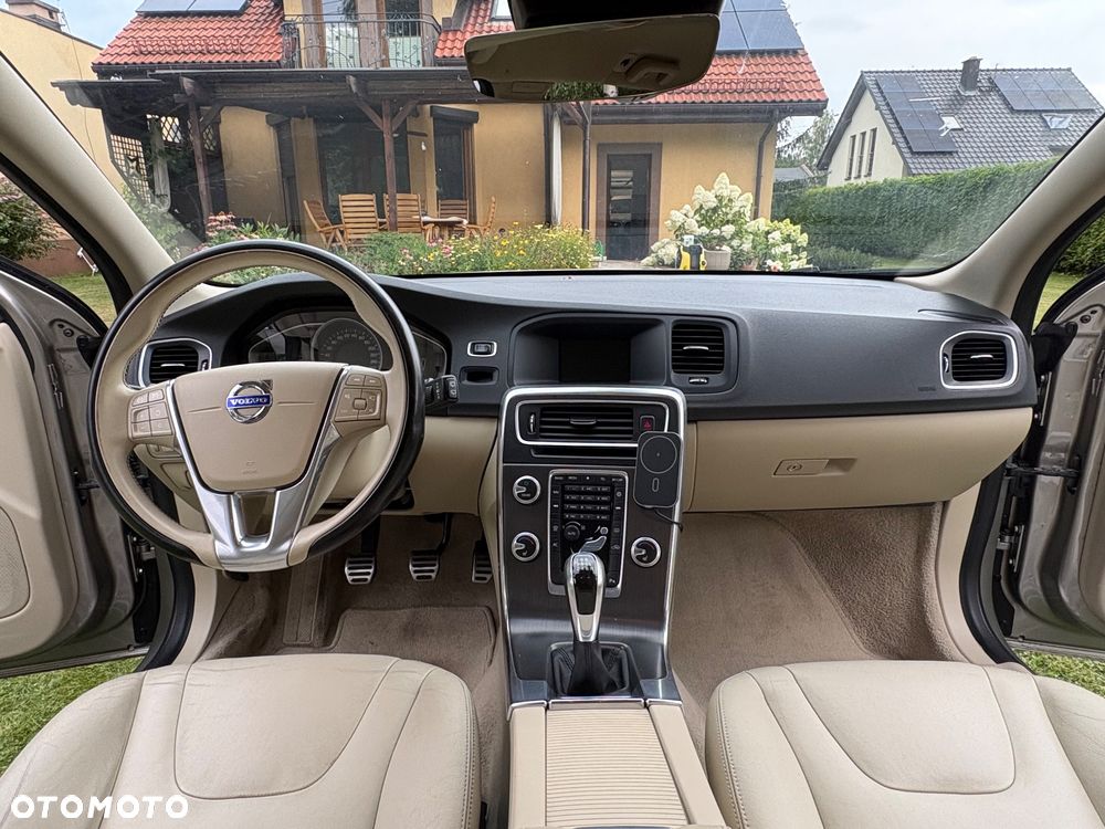 Volvo V60 D4 Drive-E Momentum - 17