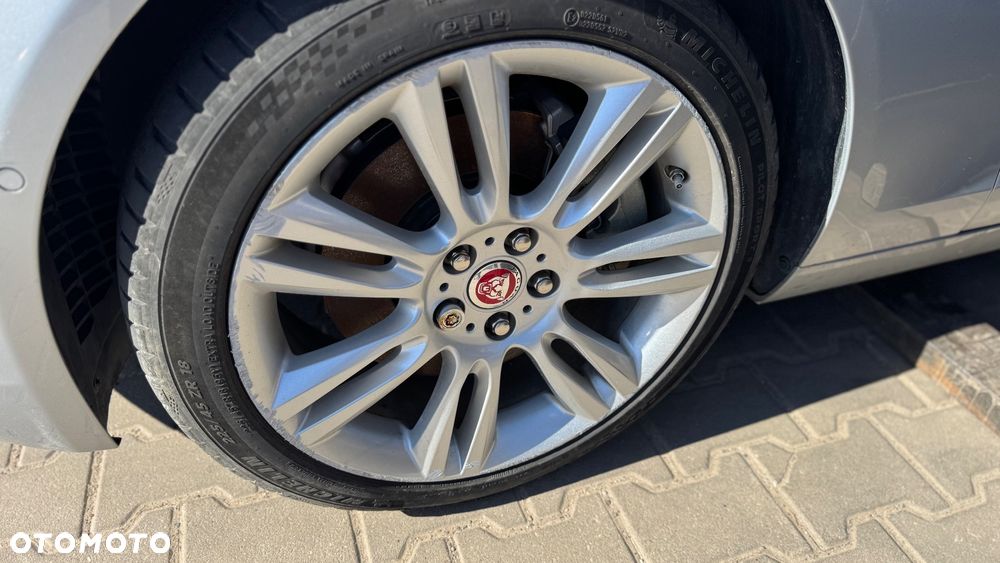 Jaguar XE 2.0 D Prestige - 36