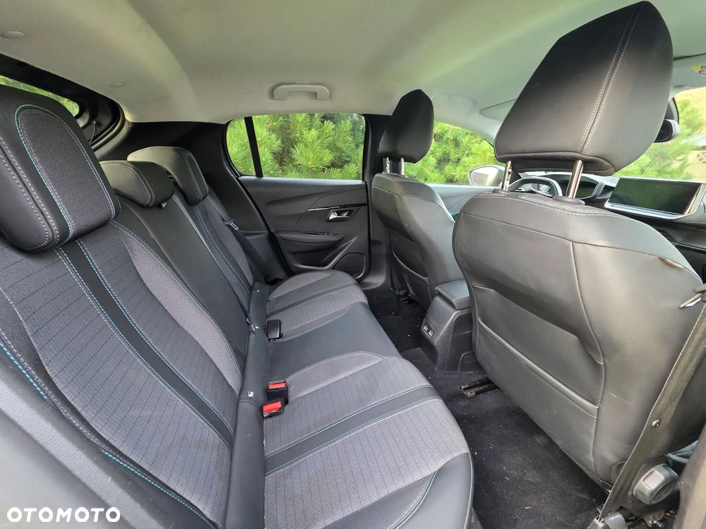 Peugeot 208 PureTech 130 EAT8 Allure - 16