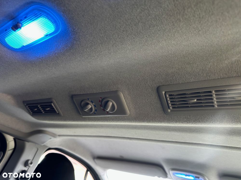 Renault Trafic Grand 1.6 dCi - 22