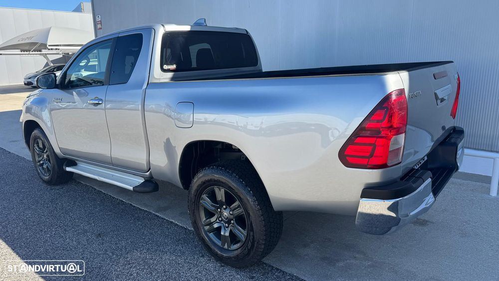 Toyota Hilux 2.4 D-4D 4WD Trial - 8
