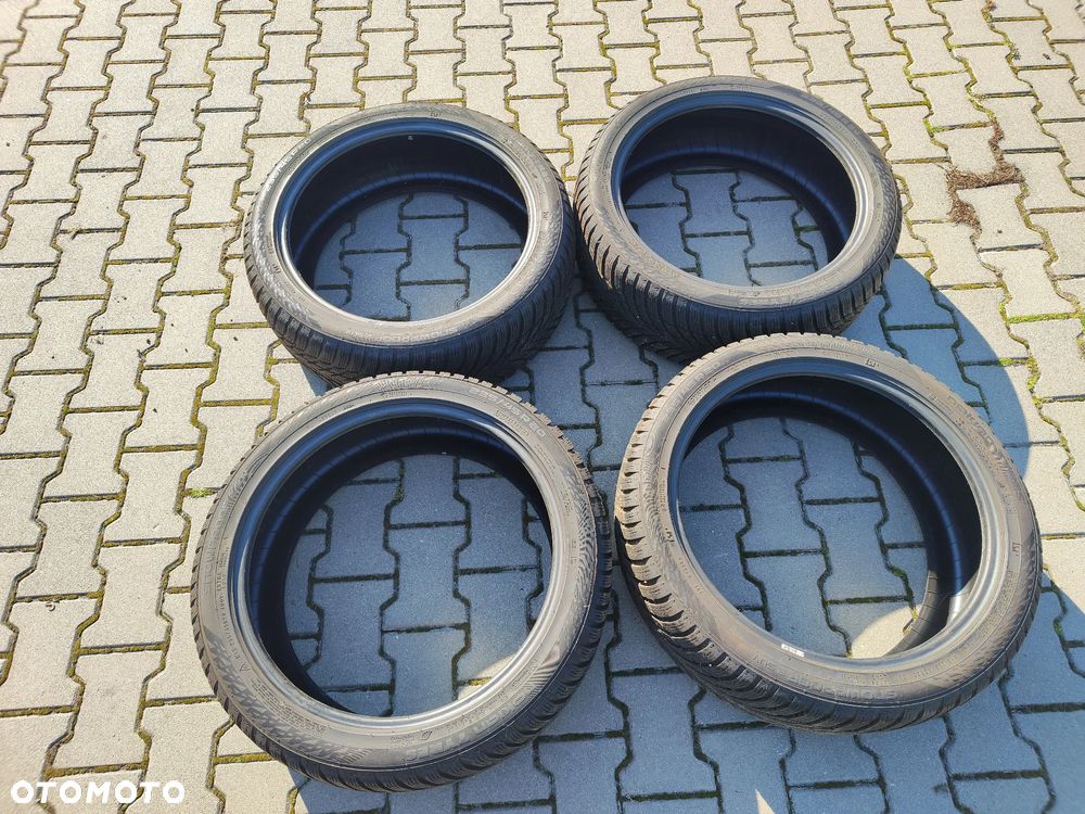 Opony zimowe Nokian Snowproof 2 SUV 235/45/R20 Prawie nowe - 1