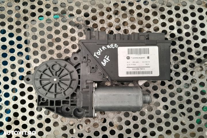 Motoras macara geam fata dreapta 3D2959793E Volkswagen VW Touareg generatia 1 7L  [din 2002 pana  2 - 3