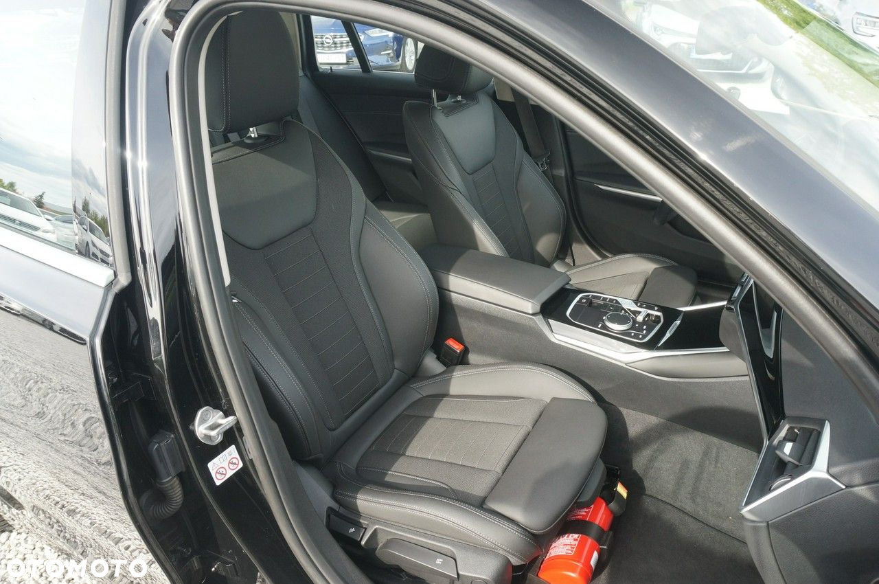 BMW Seria 3 320i - 24