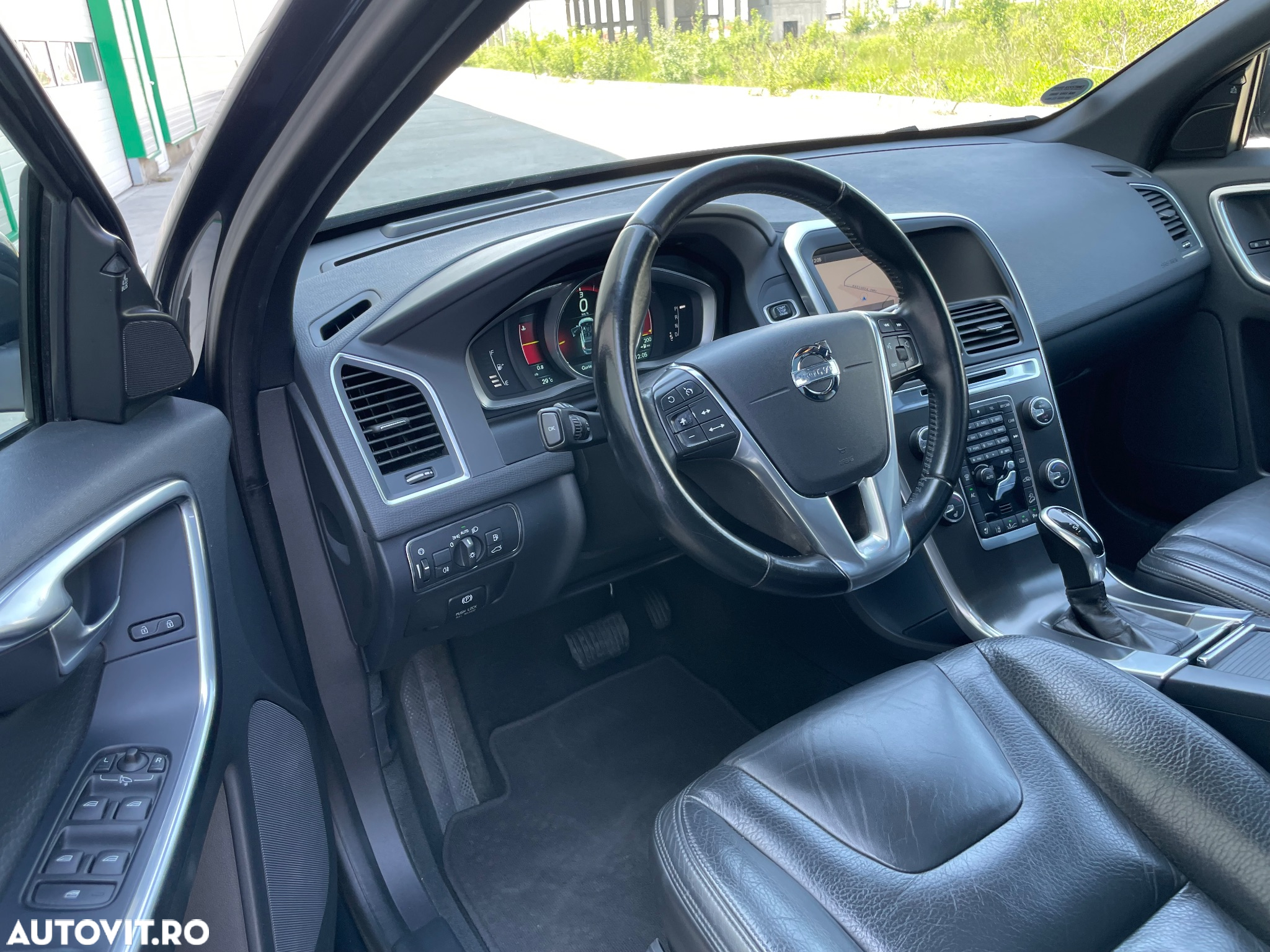 Volvo XC 60 D5 AWD Geartronic Summum - 11