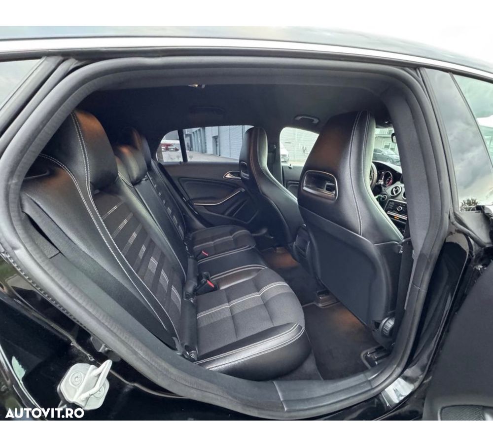 Mercedes-Benz CLA 180 7G-DCT Urban - 12