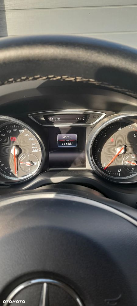 Mercedes-Benz CLA Shooting Brake 180 d - 15