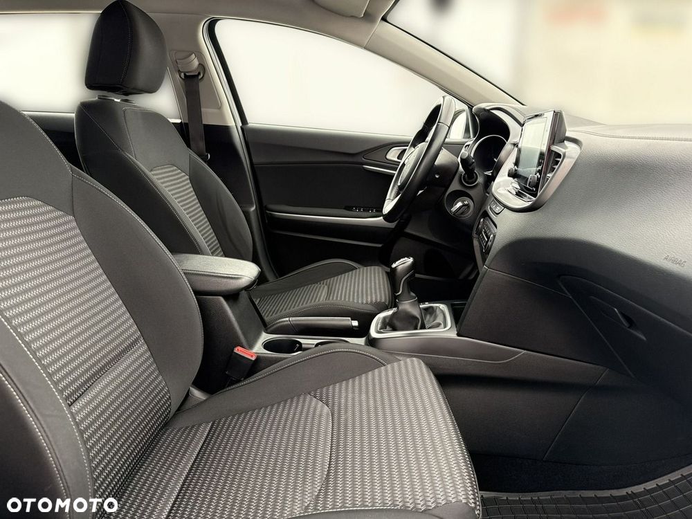 Kia Ceed - 23