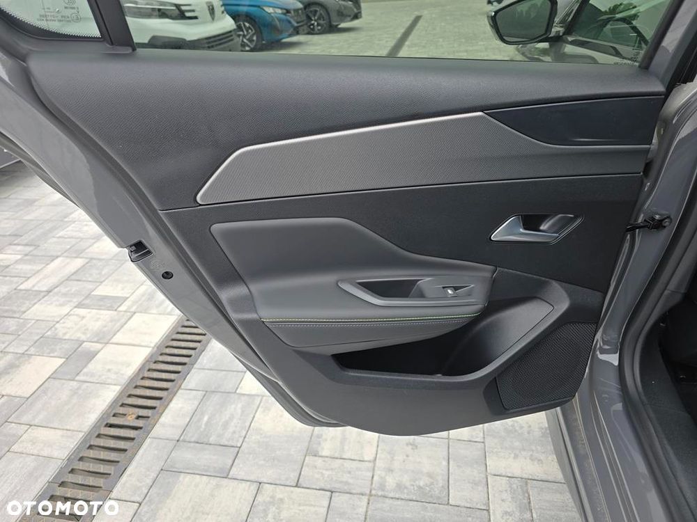 Peugeot 308 - 8