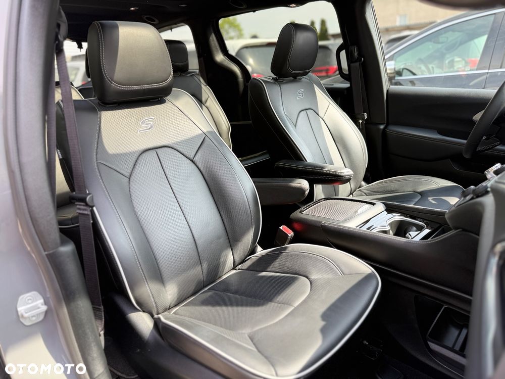 Chrysler Pacifica - 24