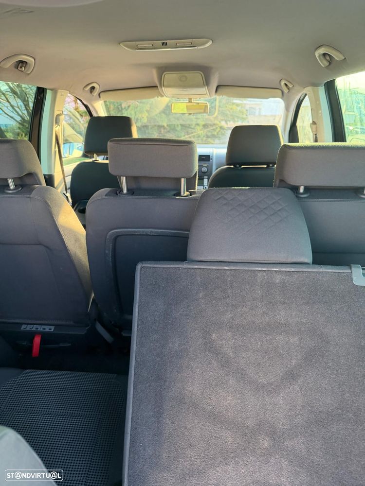 VW Touran 2.0 TDI Highline 7L - 13