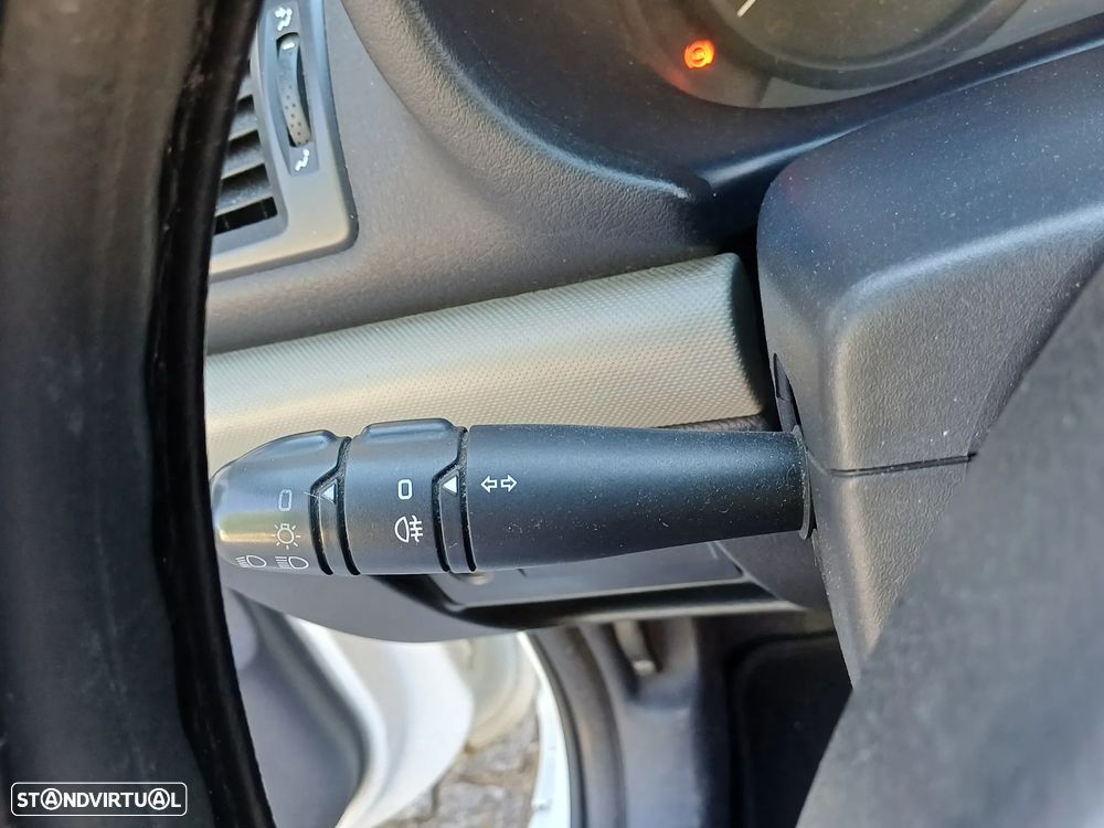 Renault CLIO VAN 1.5 DCI DYNAMIQUE - MUITO NOVA - 21
