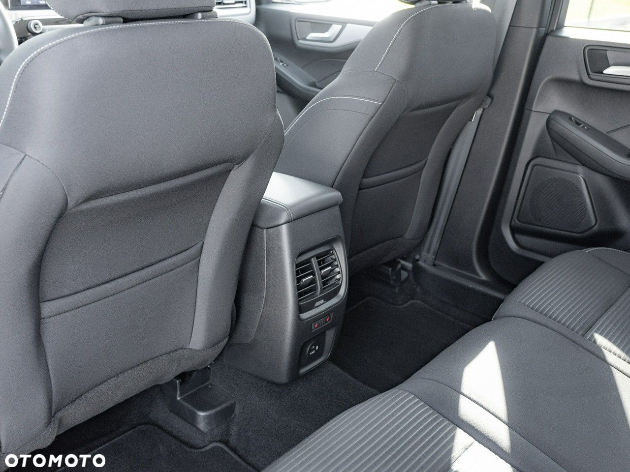 Ford Kuga 1.5 EcoBoost FWD Titanium - 24