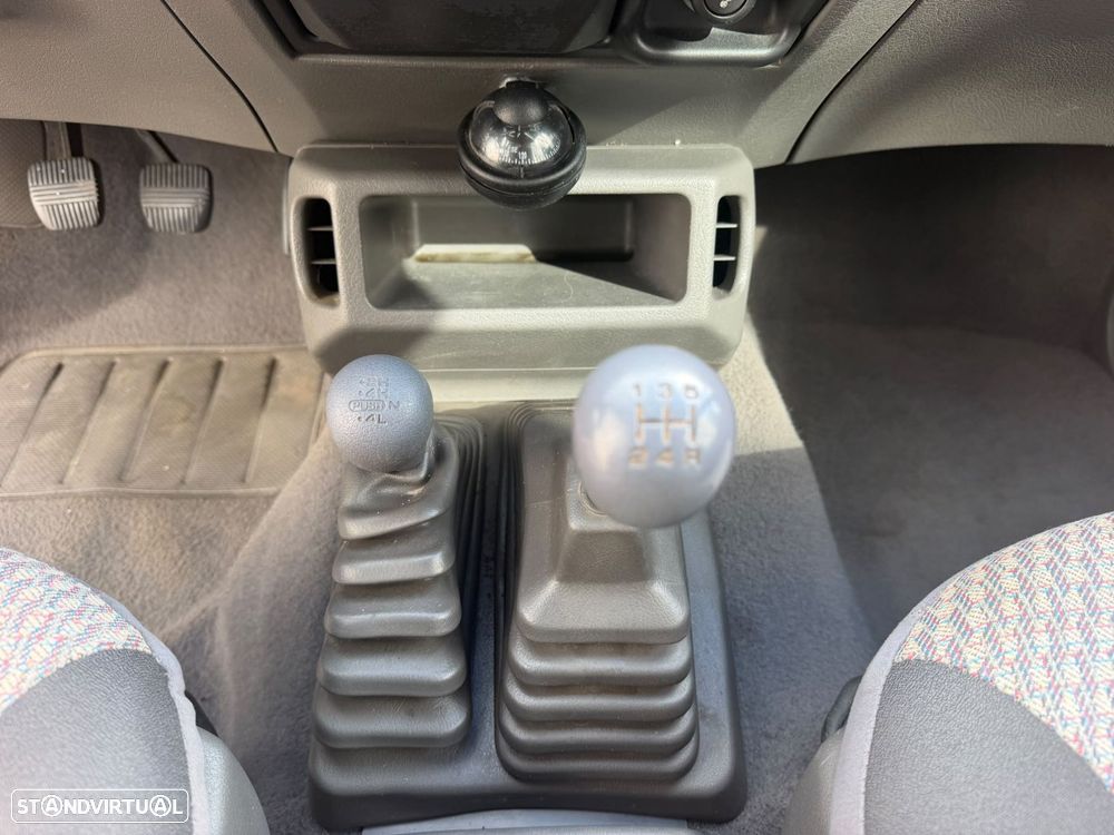 Nissan Terrano II 2.7 LX — fotografia 12