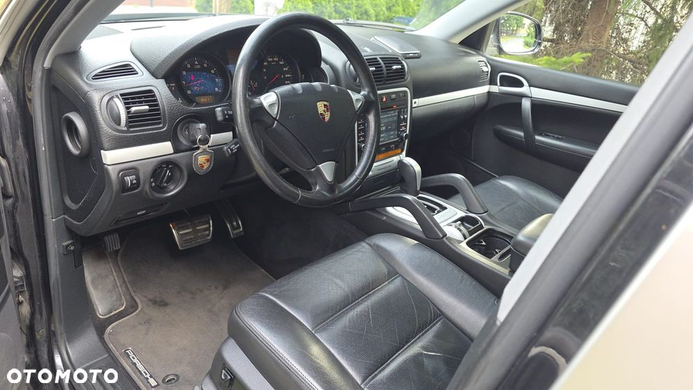 Porsche Cayenne - 16