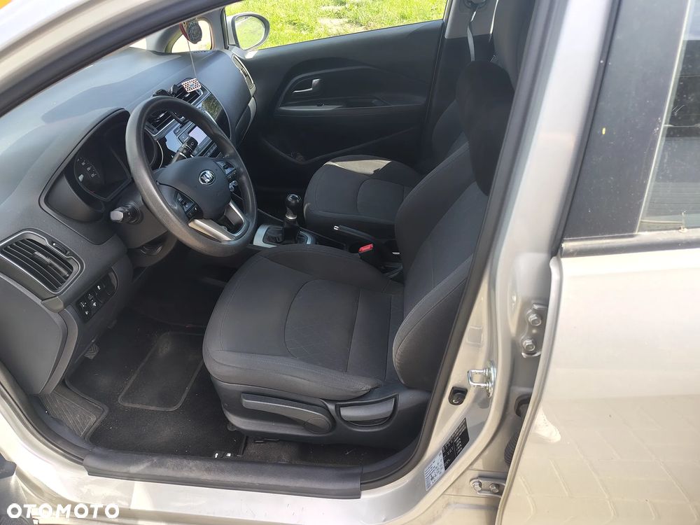 Kia Rio - 10