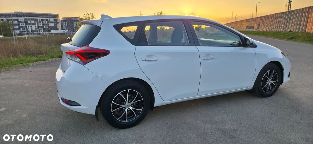 Toyota Auris 1.33 VVT-i Premium Comfort - 8