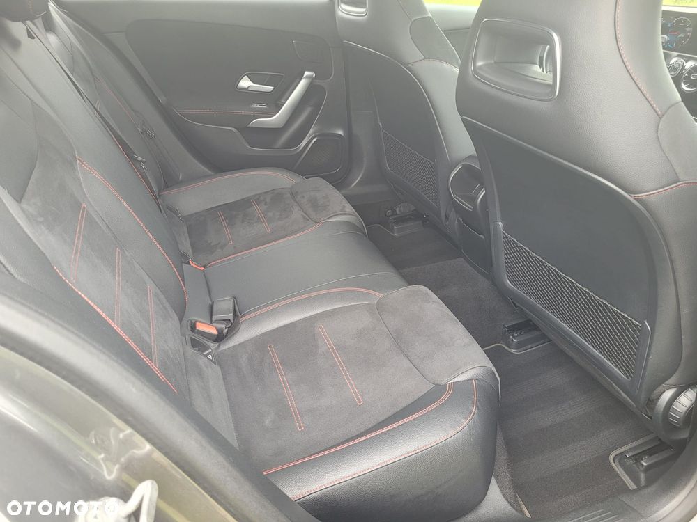 Mercedes-Benz Klasa A 200 d 4-Matic AMG Line 8G-DCT - 11