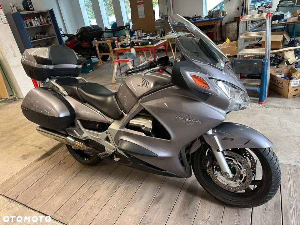 Honda ST - 1