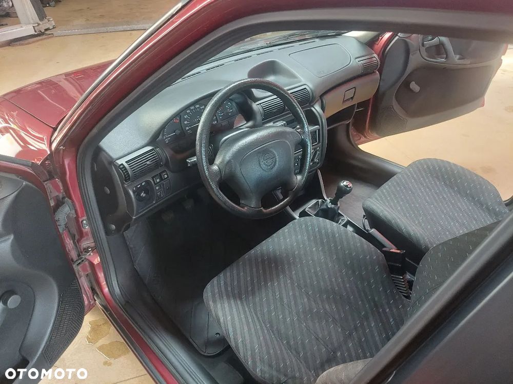 Opel Astra 1.6 16v 100 - 13