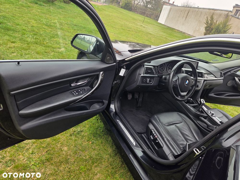 BMW Seria 3 320d Blue Performance Luxury Line - 24