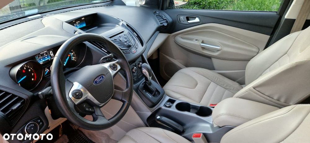 Ford Escape 2.0 EcoBoost AWD Titanium - 25