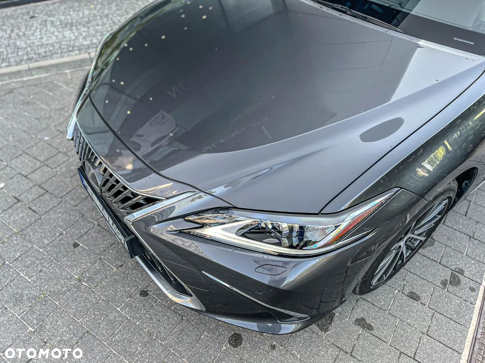 Lexus ES 300h Business Edition - 13