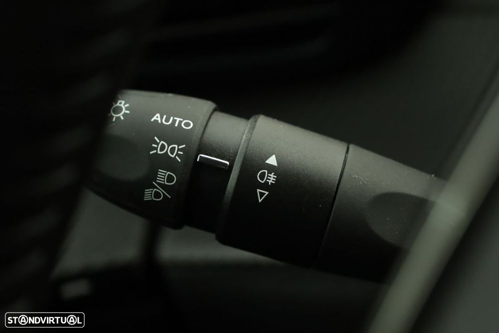 Peugeot 2008 1.2 PureTech Allure - 17