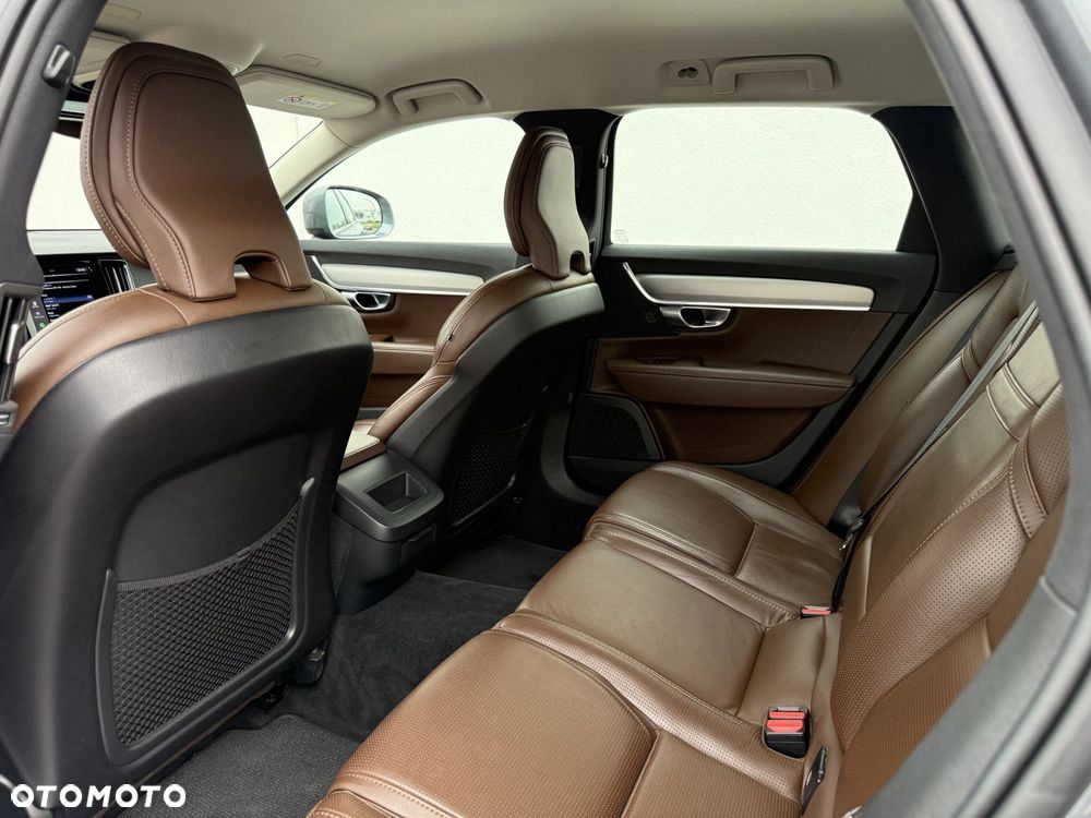 Volvo V90 Cross Country - 25