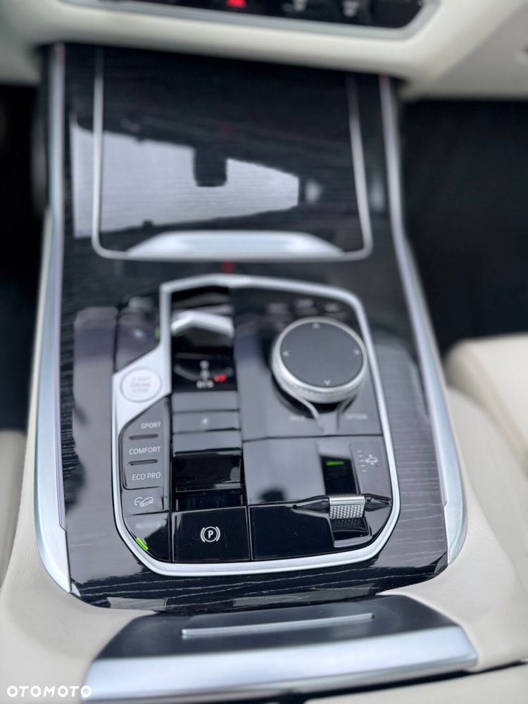 BMW X7 - 28