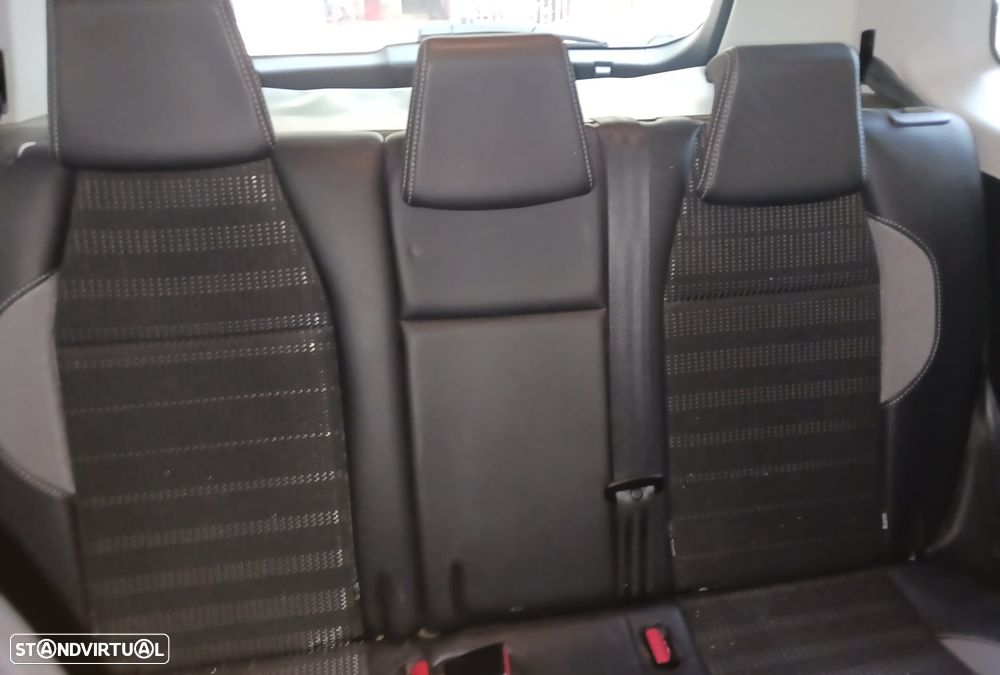 Peugeot 2008 1.2 PureTech Allure EAT6 - 5