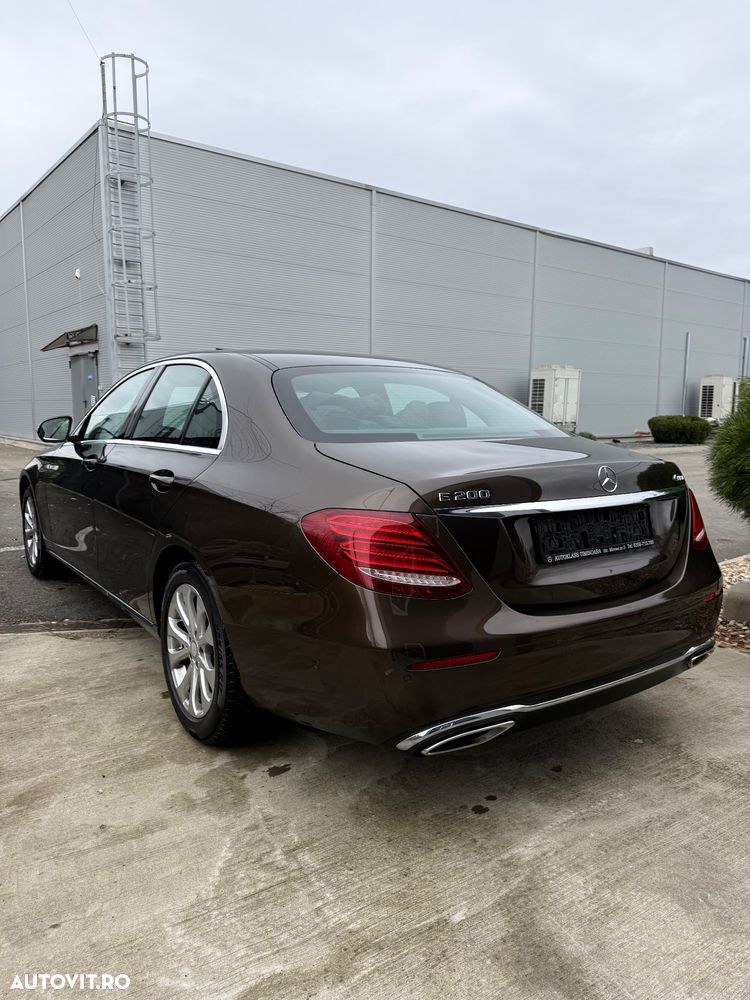 Mercedes-Benz E 200 4MATIC Aut. - 6