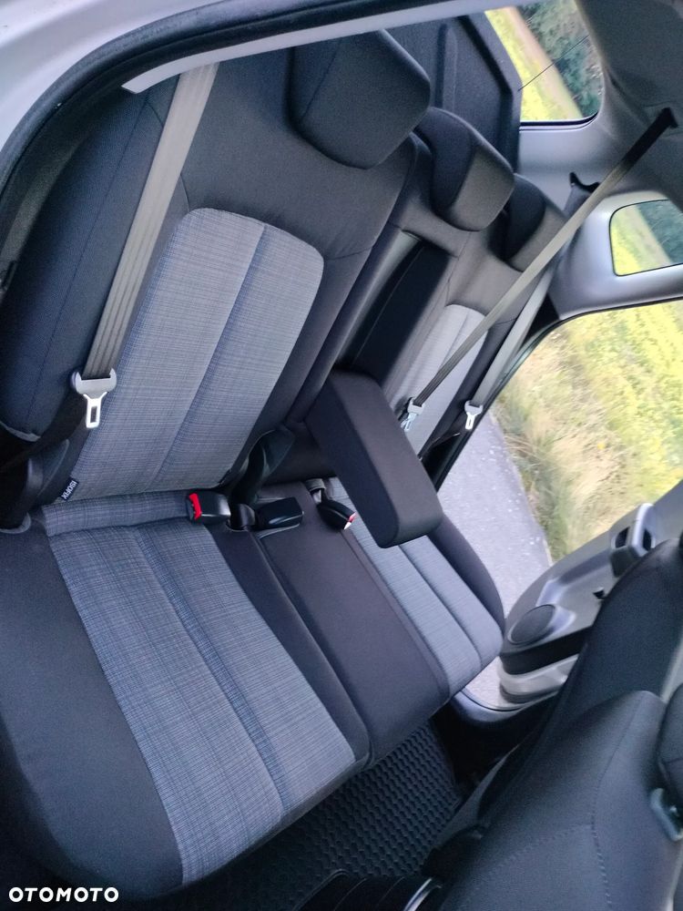 Kia Venga 1.4 CVVT Vision - 33