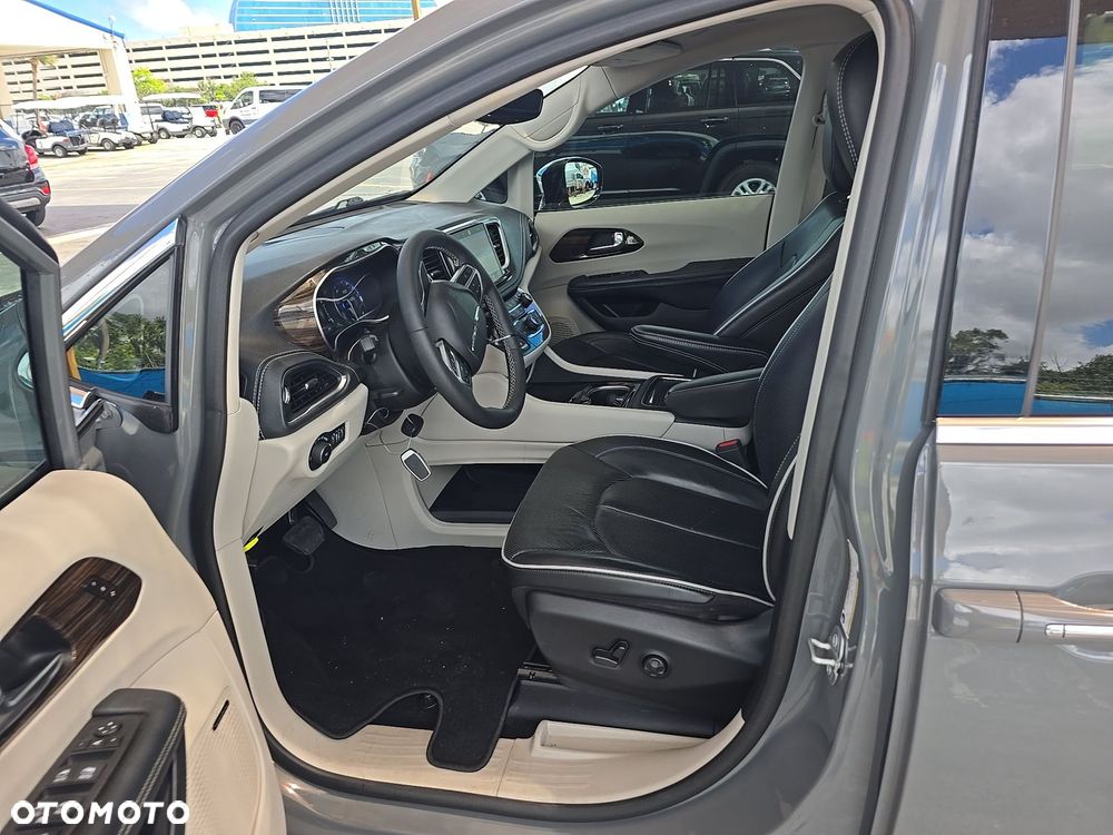 Chrysler Pacifica - 7