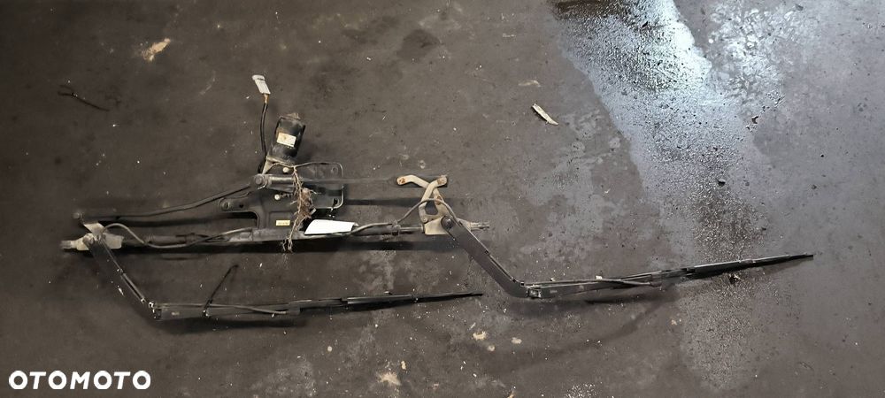 MECHANIZM WYCIERACZEK PRZÓD IVECO EUROCARGO 100E18 - 4