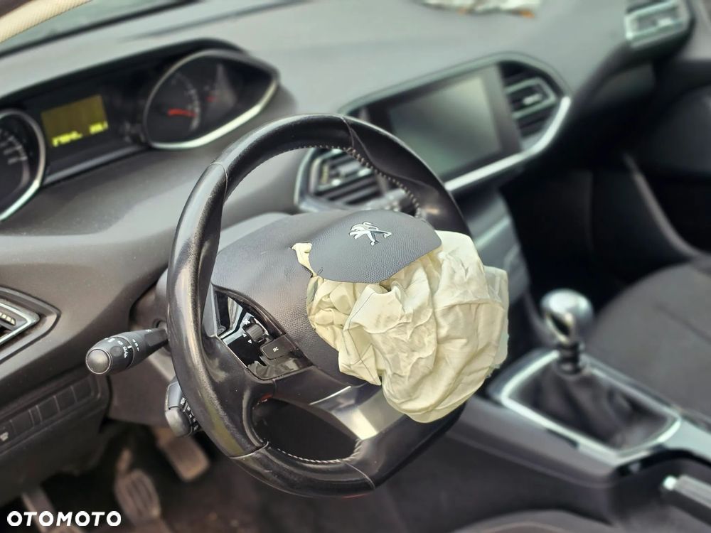 Peugeot 308 1.6 BlueHDi Allure S&S - 23
